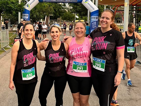 ביגוד HBR Sports בשטח | Pink Run - ביגוד ריצה לקבוצת הנשים Pink Run