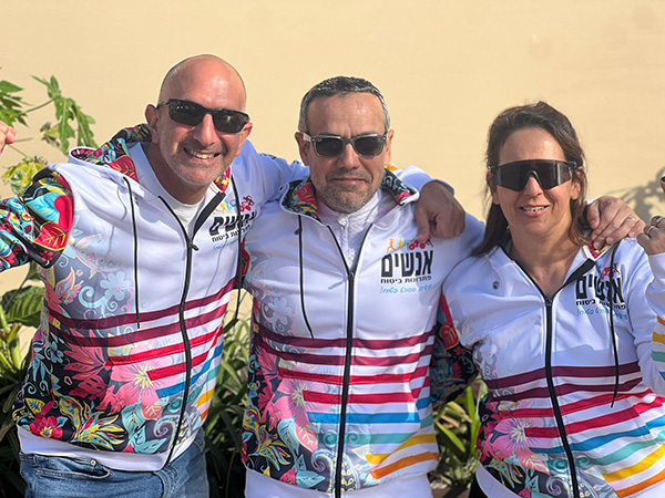 ביגוד HBR Sports בשטח | אנשים - ביגוד לקבוצת הטריאתלון של חברת אנשים