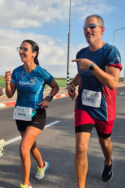 ביגוד HBR Sports בשטח | EzeRun - ביגוד קאסטום קבוצת EzeRun