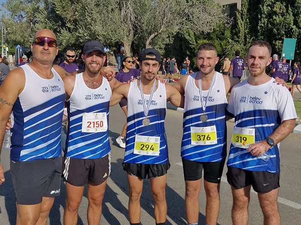 ביגוד HBR Sports בשטח | בלב אחד - ביגוד לנבחרות הריצה והטריאתלון של עמותת בלב אחד