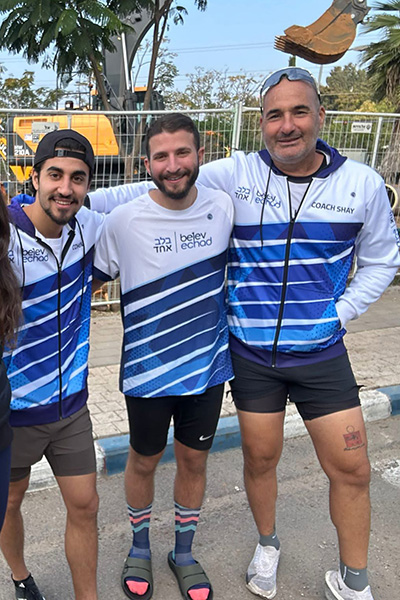 ביגוד לנבחרות הריצה והטריאתלון של עמותת בלב אחד