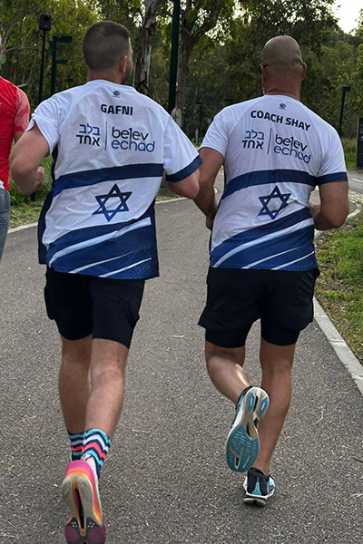 ביגוד לנבחרות הריצה והטריאתלון של עמותת בלב אחד