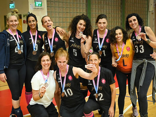 ביגוד HBR Sports בשטח | ניצוצות - ביגוד קבוצת כדורשת ניצוצות
