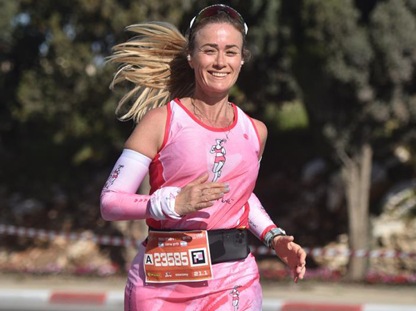 ביגוד HBR Sports בשטח | לרוץ איתה - ביגוד ריצה. לרוץ איתה
