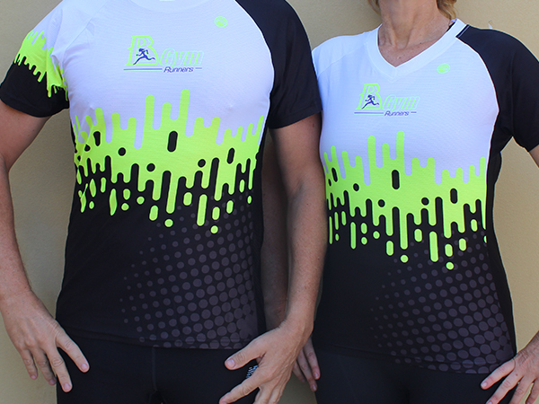 חולצת ריצה בגזרת גברים ונשים | BGym - ביגוד 2021 לקבוצת BGym ב-3 גרסאות צבע זוהר