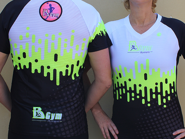 חזית וגב חולצות ריצה בייצור קסטום | BGym - ביגוד 2021 לקבוצת BGym ב-3 גרסאות צבע זוהר