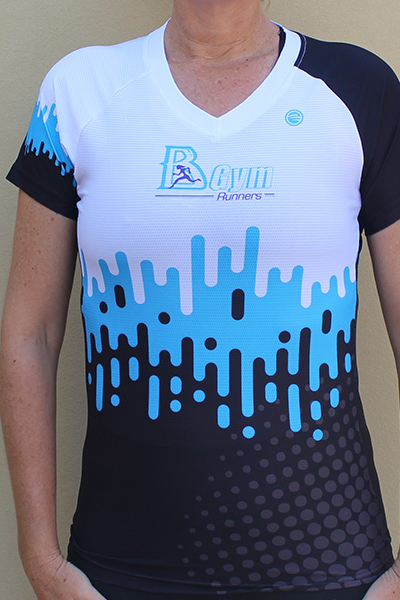 חולצת ריצה נשים בהדפסת קסטום | BGym - ביגוד 2021 לקבוצת BGym ב-3 גרסאות צבע זוהר