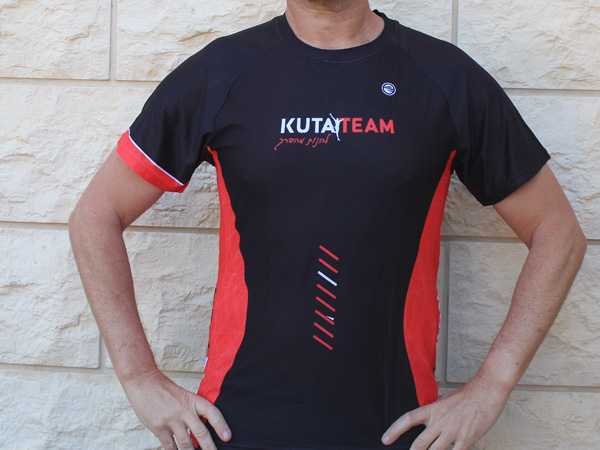 חזית חולצת ריצה | KUTA TEAM - ביגוד ריצה קבוצת KUTA TEAM
