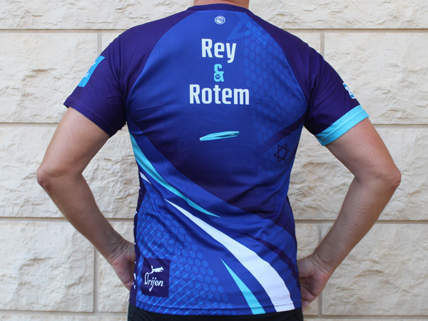 חולצת גבר צד אחורי עם שמות | הדריבק - ביגוד נבחרת ישראל DiscDog 2022