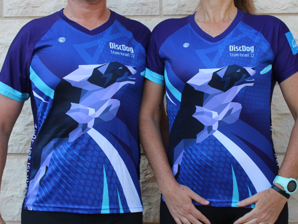חולצות לגבר ולאשה עם צאוורון וי | הדריבק - ביגוד נבחרת ישראל DiscDog 2022