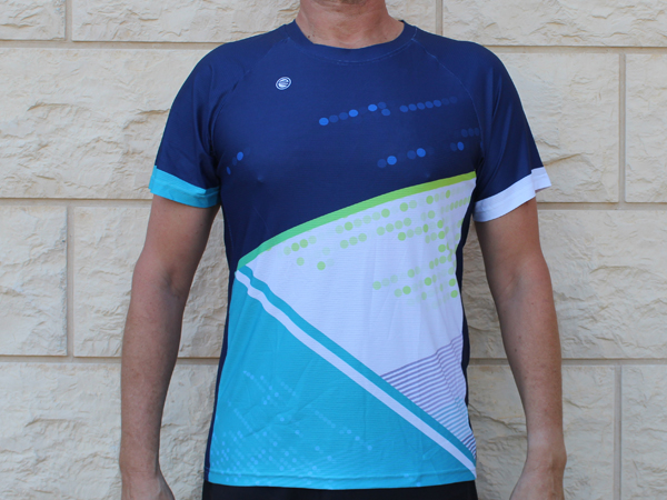 חולצת ריצה בעיצוב ייחודי | הדריבק - ביגוד בהפקת סטודיו הדריבק