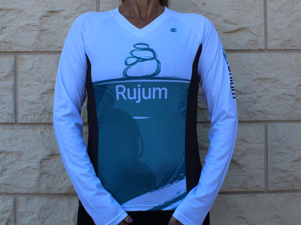 חולצה ארוכה לנשים במיתוג החברה | Rujum - ביגוד ריצה במיתוג חברה Rujum