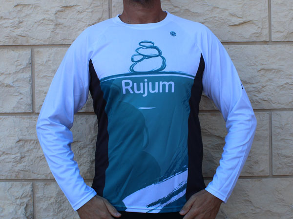 חולצת ריצה ארוכה לגבר | Rujum - ביגוד ריצה במיתוג חברה Rujum