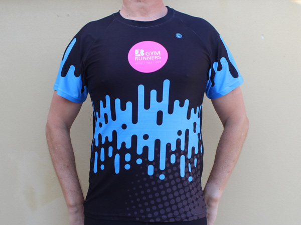 חולצת ריצה קסטום מנדפת | BGym - ביגוד משלחת למרתון ברטיסלבה 2023