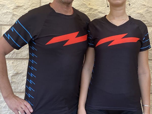 חולצות ריצה קצרות בגזרות נשים וגברים | תל אביב 100 - ביגוד ריצה תל אביב 100