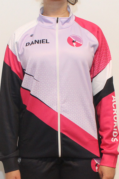 עליונית קסטום עם שם אישי | AcroKids - ביגוד לנבחרת האקרובטיקה של אקרוקידס