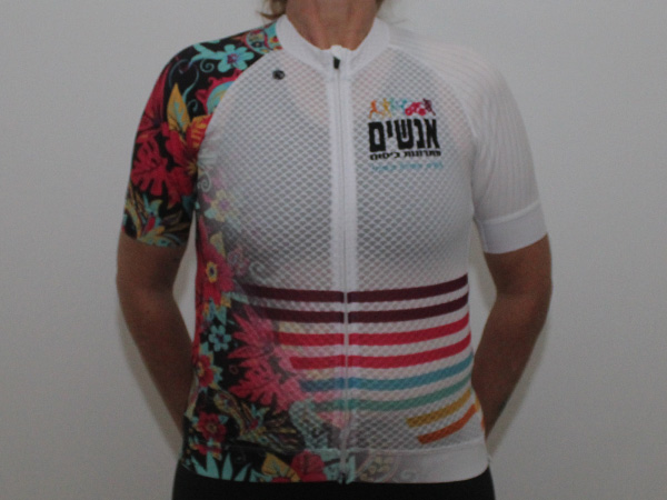 חולצת רכיבה בהפקת קסטום | אנשים - ביגוד לקבוצת הטריאתלון של חברת אנשים