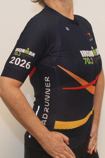 חולצת רכיבה איירונמן לוקסמבורג 70.3 | Road Runner - ביגוד משלחות רואדראנר לארועי ספורט