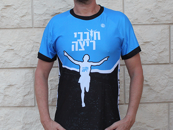 חולצת ריצה גרסה כהה | חובבי ריצה - ביגוד ריצה קסטום ל׳חובבי ריצה׳. דגם Runner